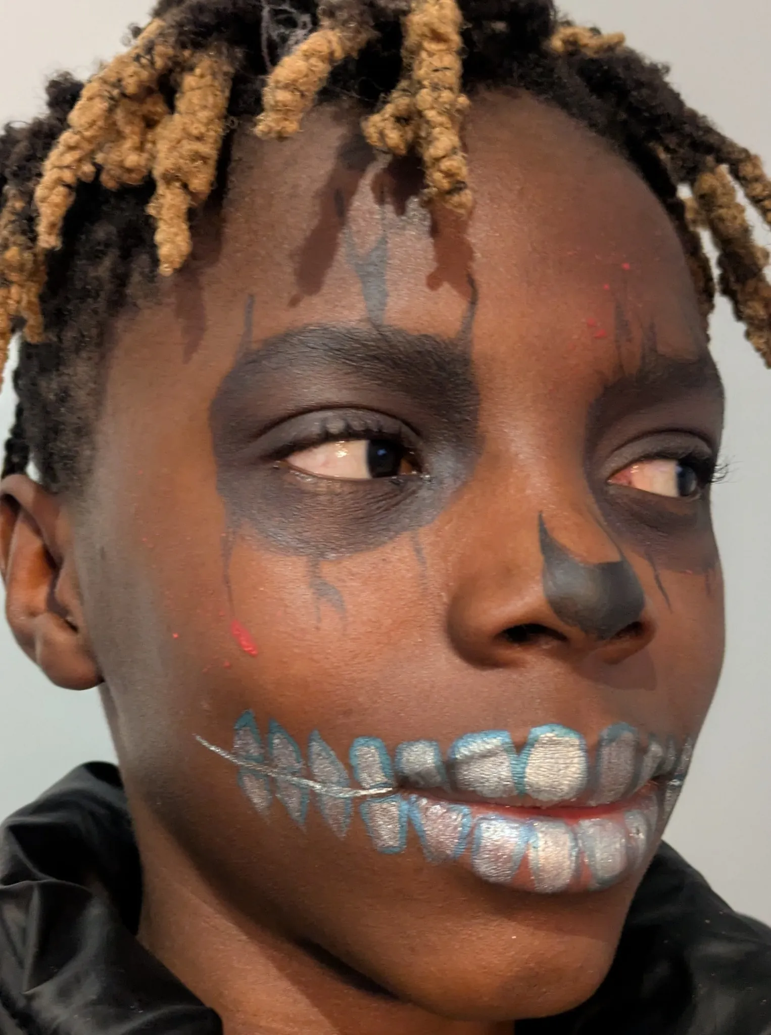 Maquillage artistique squelette pour Halloween